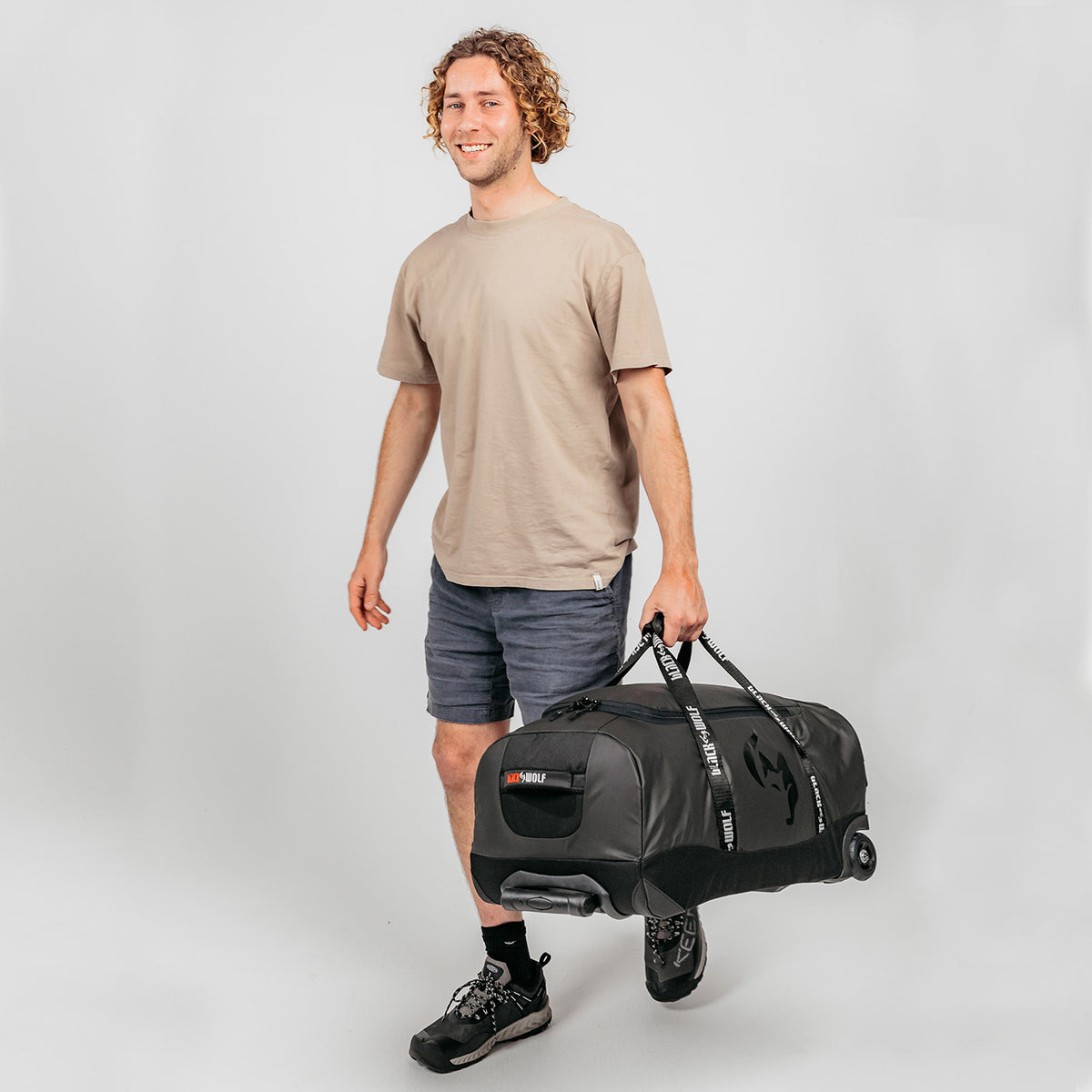 Black wolf duffle bag cheap with wheels